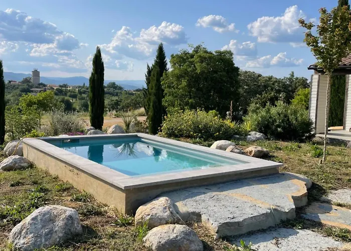 Mazets En Cevennes, Fete En Famille, Pleine Nature